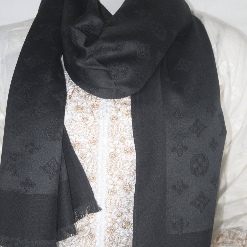 Authentic Louis Vuitton Scarf Wrap Shawl 65% Cashmere 35% Silk Black Used - Picture 5 of 10